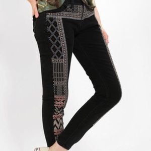 ❤️SALE❤️ bdg urban outfitters embroidered jeans